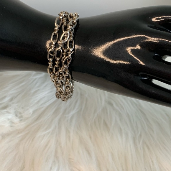 Elegant Silver Bracelet with Intricate Chain Design - Picture 2 of 8